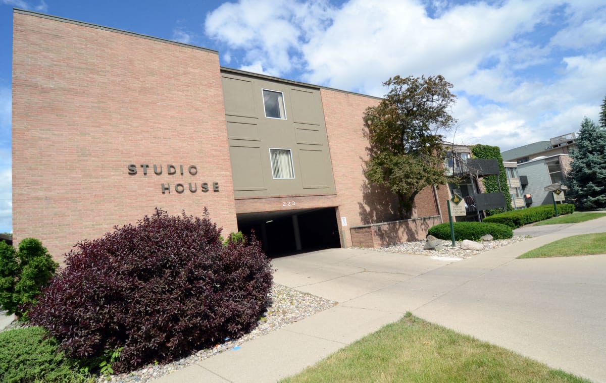 Photos and Video of Studio House Apartments in East Lansing, MI